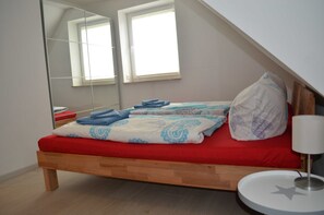 Schlafzimmer mit Doppelbett