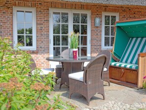 Südterrasse mit eigenem Strandkorb