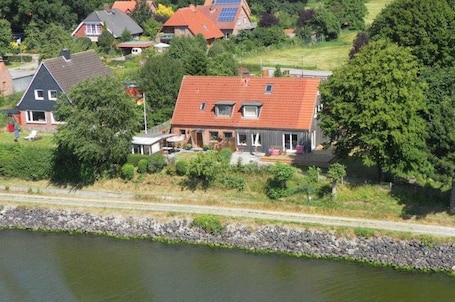Haus direkt am Nord-Ostsee-Kanal