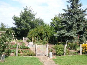 Bauerngarten auf dem Grundstück