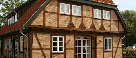 Unser 5 Sterne Fachwerkferienhaus Duette Terrassenansicht