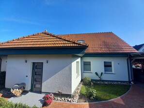 Außenansicht Eingang