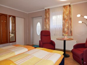 Wohn- & Schlafzimmer