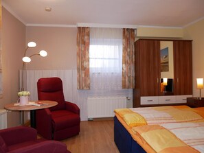 Wohn- & Schlafzimmer