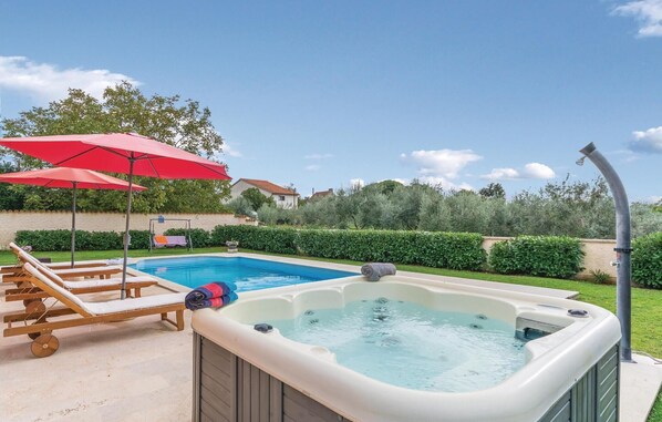 Bain à remous extérieur