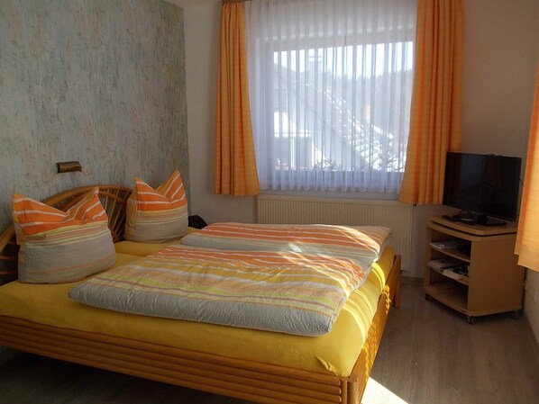 Doppelbett in Zimmer 6