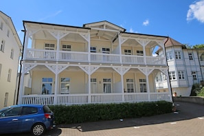 Blick vom Parkplatz zur Villa Heimkehr