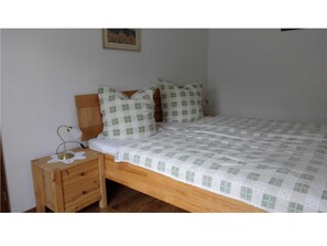 2. Schlafzimmer