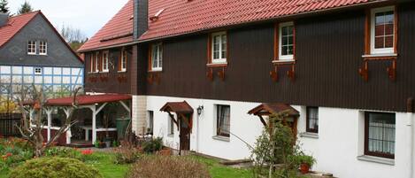 Ferienwohnungen Familie Wagner - Gartenansicht