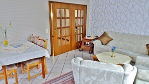 Wohnzimmer und Essbereich
