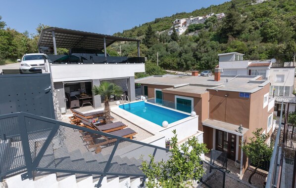 pool