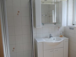 Bad in Zimmer 4