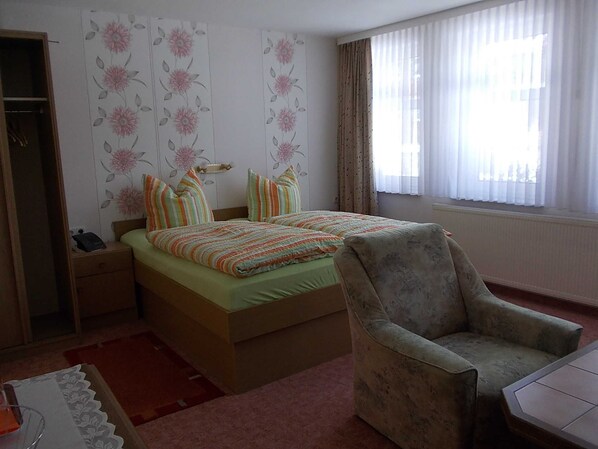 Doppelbett Zimmer 4