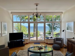 Wohnbereich mit Terrasse und Meerblick