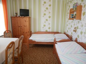 Kinderschlafzimmer mit Esstisch