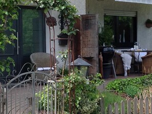Eingangsbereich und Terrasse