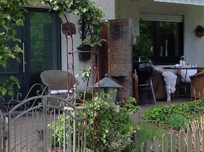 Eingangsbereich und Terrasse