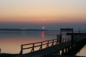 Sonnenuntergang im Jachthafen Wackerballig