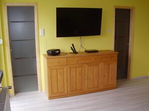 Wohnbereich mit Flachbild-TV