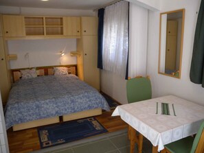 living/bedroom