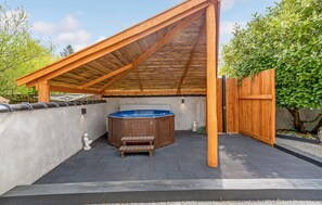 hot-tub