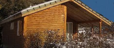 Le chalet sous la neige 