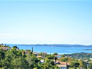 Vista para praia/oceano