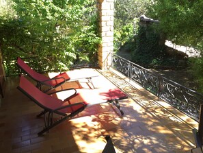 La terrasse - Sieste et lecture