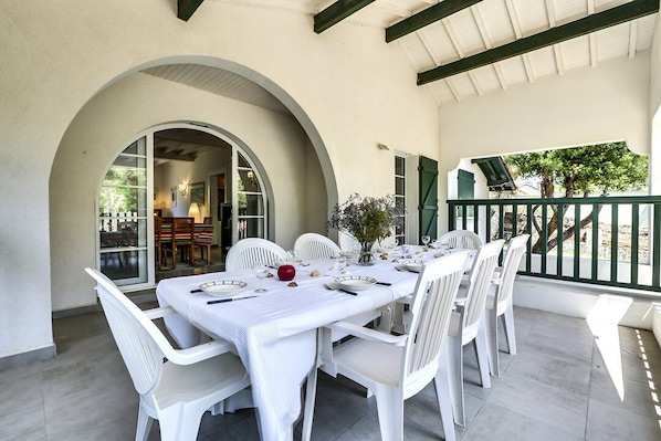 Outdoor dining