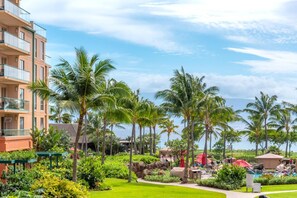 Wide span views of paradise throughout this beautiful villa     HKK-225