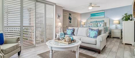 This showroom quality studio condo will wow you! No detail has been overlooked in creating a luxurious beach retreat!