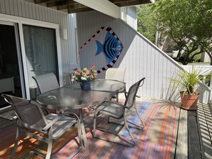Large sunny (and shaded) deck with pond view, seats 6 