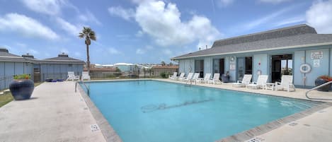 Outdoors - Beachhead heated community pool