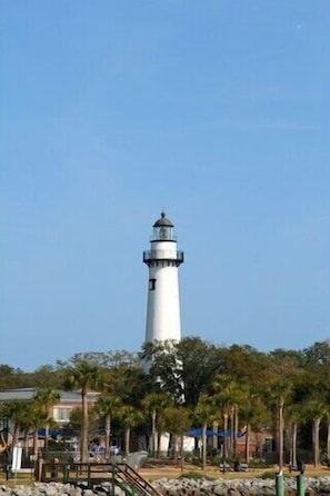 DOWNTOWN LIGHT HOUSE
