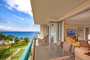 Large Nano doors from floor to ceiling open wide to ocean views     HKH-504