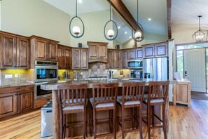 Kitchen w/ Bar