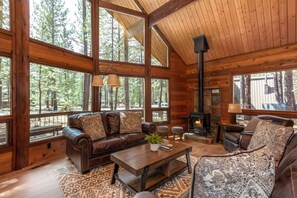 Living Room w/ Gas Fireplace