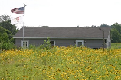 Peace on the Prairie:  Native prairie setting -  Pets allowed.