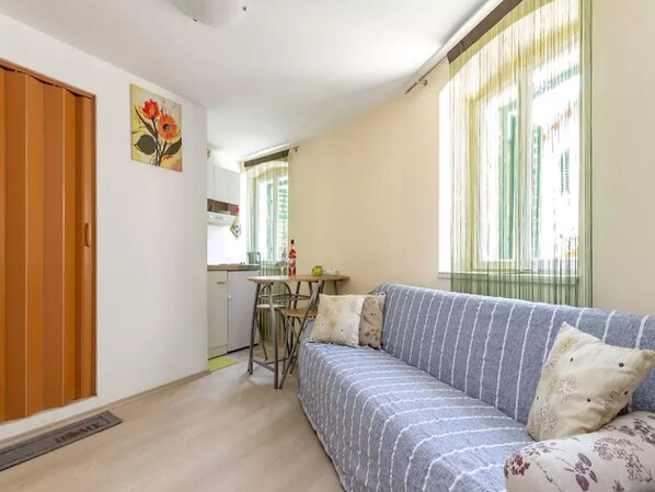 Living room area/dining area/kitchenette