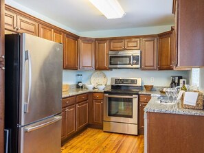 An upgraded and modern kitchen for eat -in or take-out.
