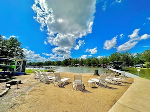 Summer pic. A nice place to relax and enjoy beautiful Weiss Lake. 