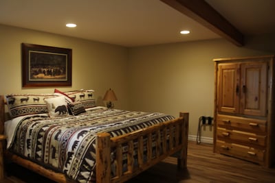 2 Bedroom Lodge Rental , Sleeps 6, 2 minutes from West Glacier