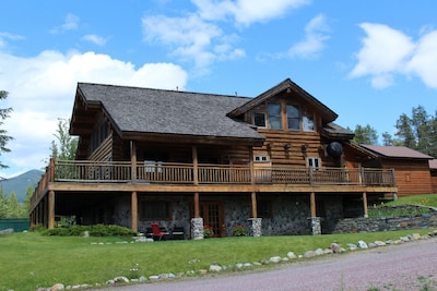 2 Bedroom Lodge Rental , Sleeps 6, 2 minutes from West Glacier