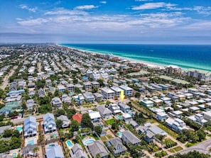 Aerial photo showing Mama Happy's and how close the beautiful Gulf of Mexico is. yellow arrow shows which home.