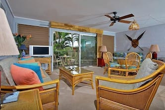 Tropical Maui Garden View Condo in Ocean Front Location just North of Kaanapali