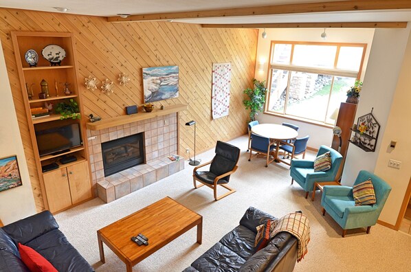 Spacious Living Room Area - The living room is spacious with plenty of sitting space for the entire party. There is a game room table, lots of natural light, a TV, and cozy fireplace.