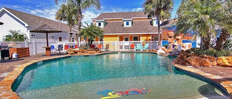 Outdoors - Beautiful resort style pool