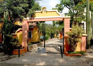 Pueblo del Mar building