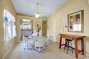 K0452 - 04 - DINING ROOM - Oranj Palm Vacation Homes.jpg