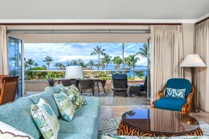 Indoor-outdoor living perfected with panoramic ocean and palm views HKK-201